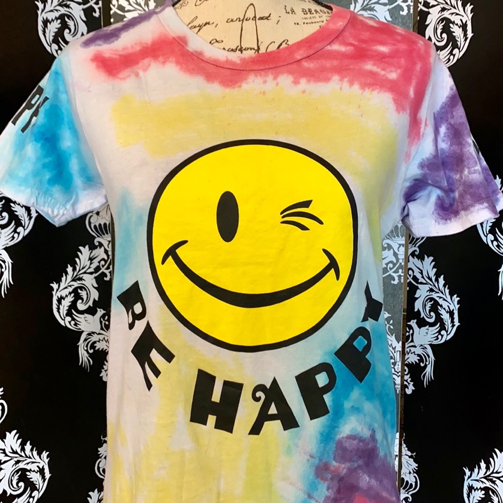 🍀 NWT! Tie Dye Be Happy Smiley T-Shirt! - Picture 7 of 8